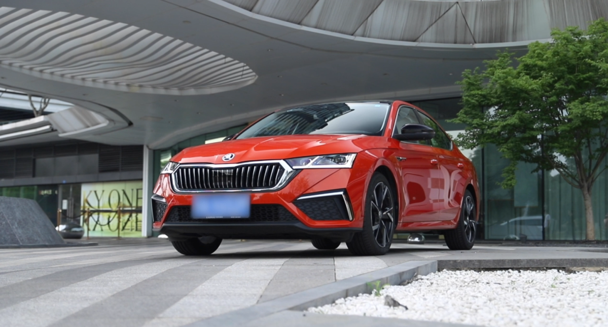 這不比小學生玩具車高級 帶長杆的迷你摩托式電動滑板 信息峰