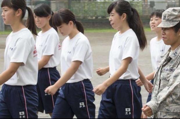 青春期的女孩子要如何保护好自我? 女中学生操场产子引发的感想!
