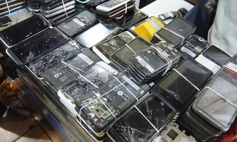 iPhone Duo溢价从5.8万暴跌至7000：黄牛虚张声势，产能超预期