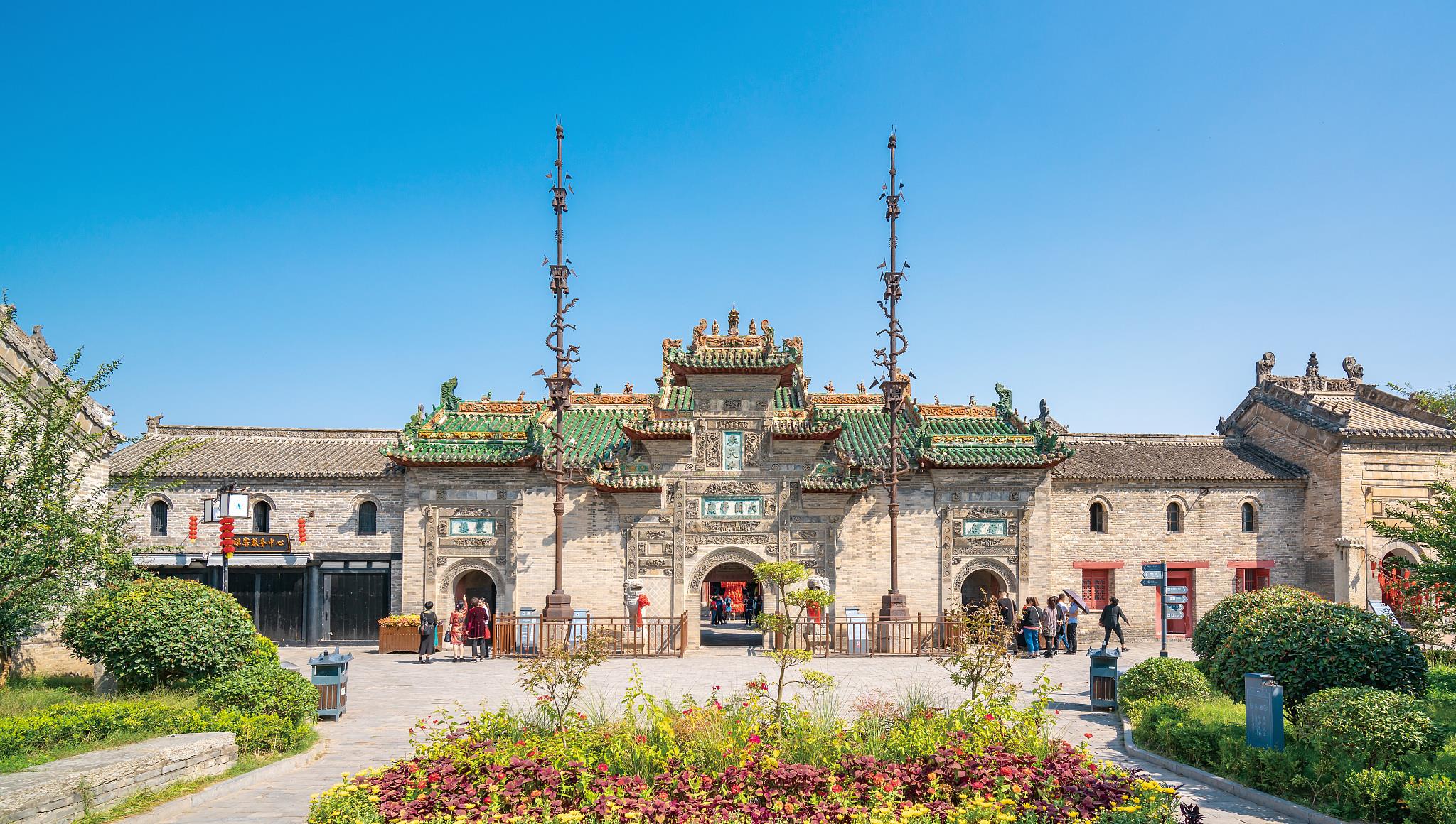zzd 正文花戏楼是亳州名胜古迹,以旗杆,砖雕,木雕三绝著称.