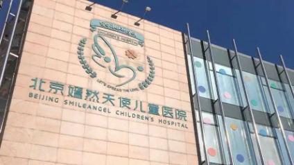 博主西藏偶遇三度唇裂女童喊话李亚鹏，嫣然院长不到2小时回复“全部免费”，家长起初以为是骗子