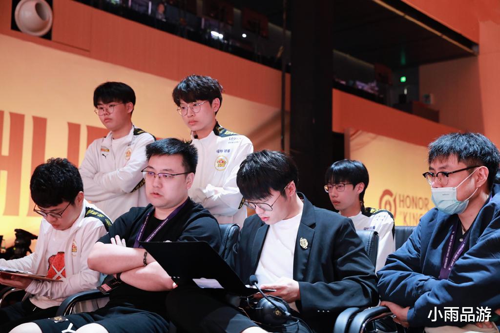 瓶子预测WB、TTG和KSG进正赛, 阿楠透露EDGM训练赛状态好, AG悬了