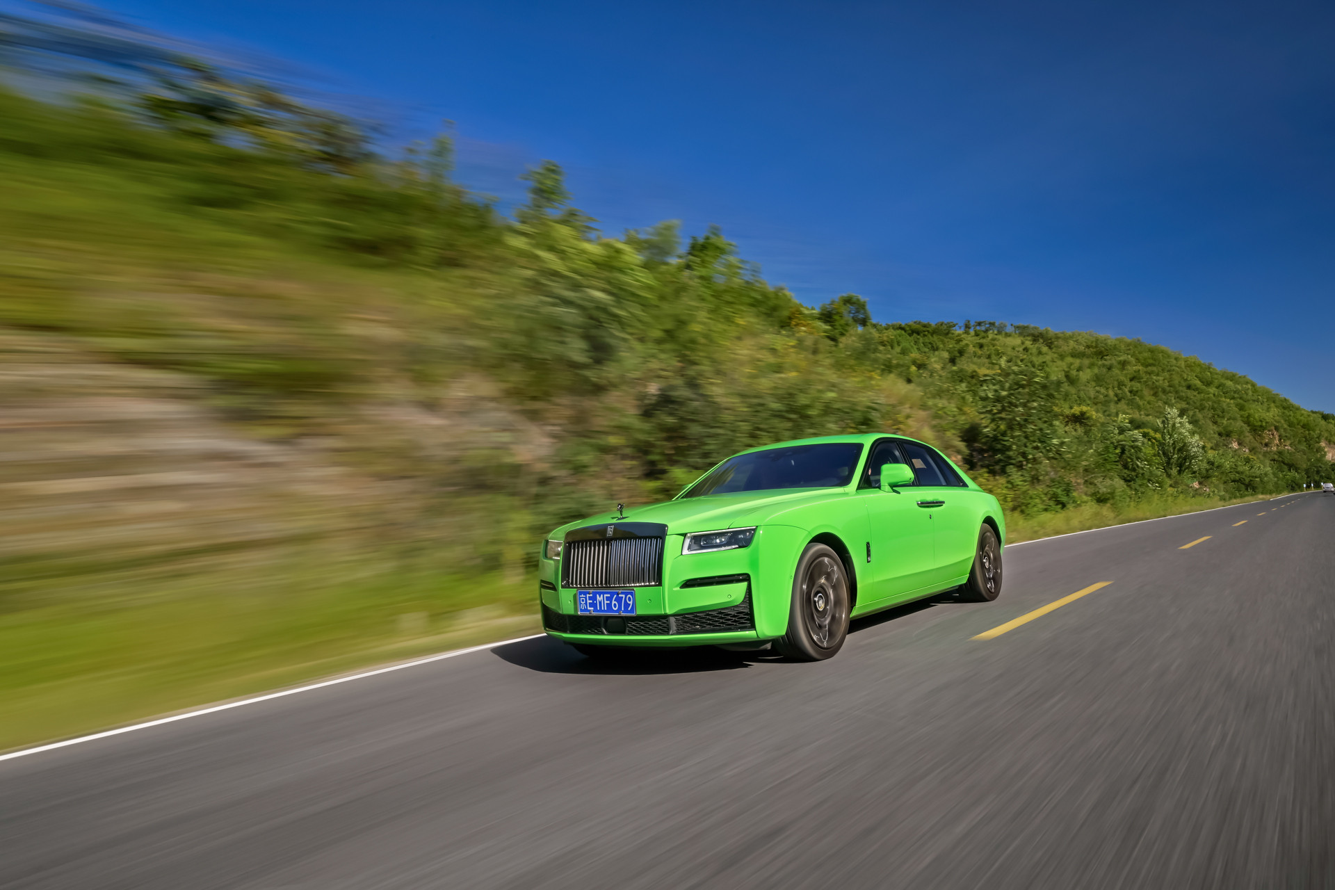 当今豪华车的天花板 试驾劳斯莱斯古思特black badge_zzd_学生时代