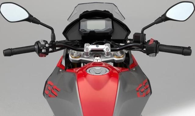 它是榮耀級摩托車! 雙碟剎+液晶屏, 313cc+27馬力, 起步價5.2萬-圖4