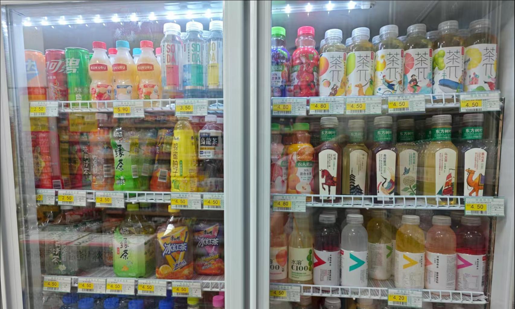 PET涨40%供应商躺赚！饮料商只敢调渠道价，不敢动零售价