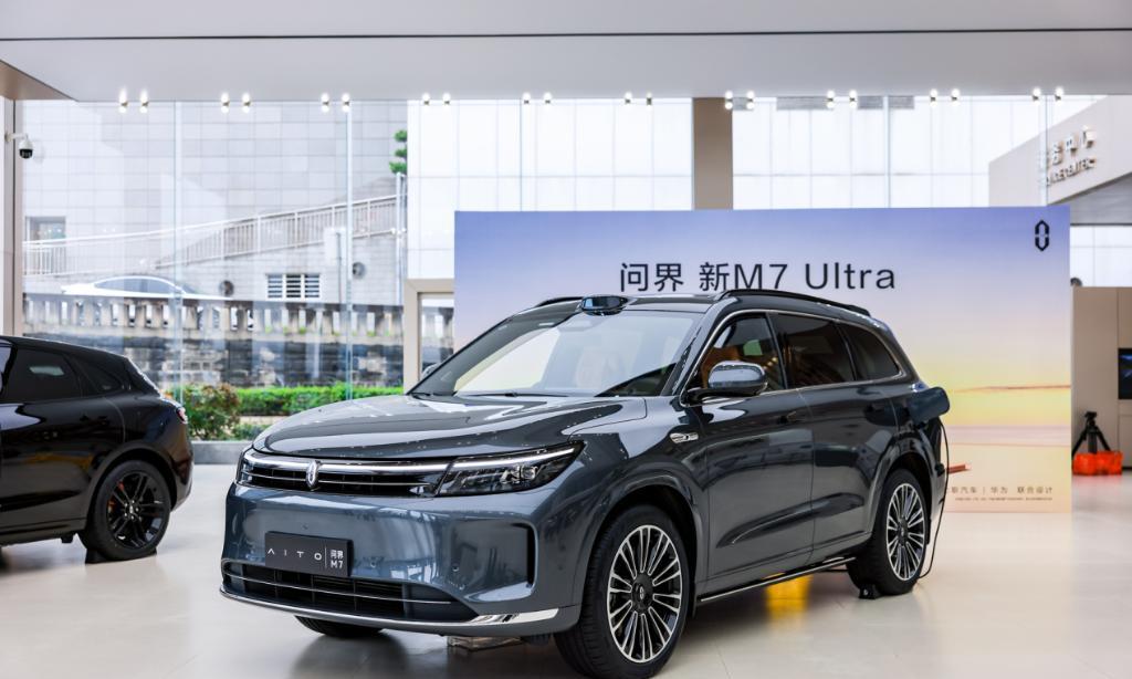 57粉AI造假问界塌陷！赛力斯索赔100万，造谣成本明码标价