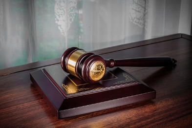 酒店拒盖章道歉: 情侣亲密时遭开窗, 赔1000元但绝不认错