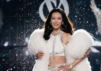 维密大秀三位中国超模同台：刘雯第10次登台，奚梦瑶时隔8年回归，贺聪首拿亚洲“小开”