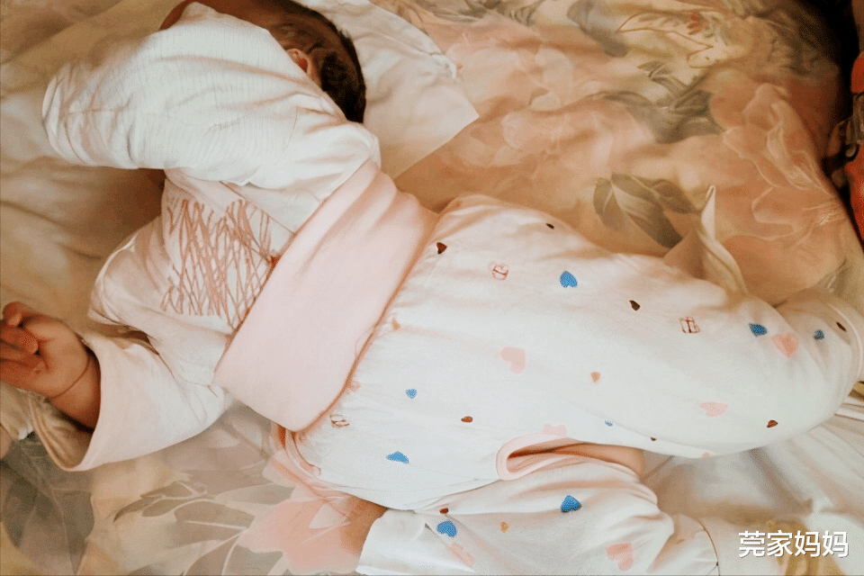 宝宝弓背打挺正常吗?