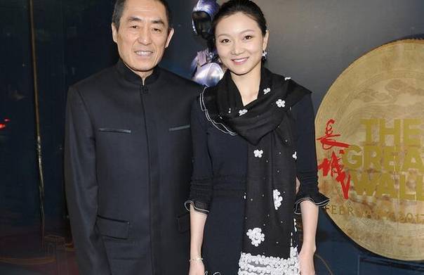 張藝謀攜妻子現身 陳婷身穿情侶服北美高調秀恩愛