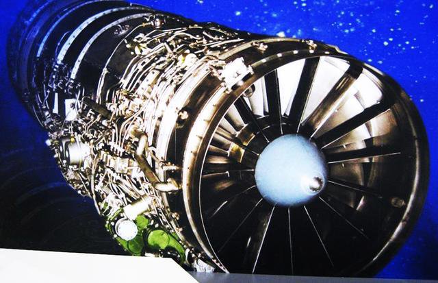 图片为中国历经 25 年研制的国产大推力涡扇发动机—— " 太行 " 涡扇