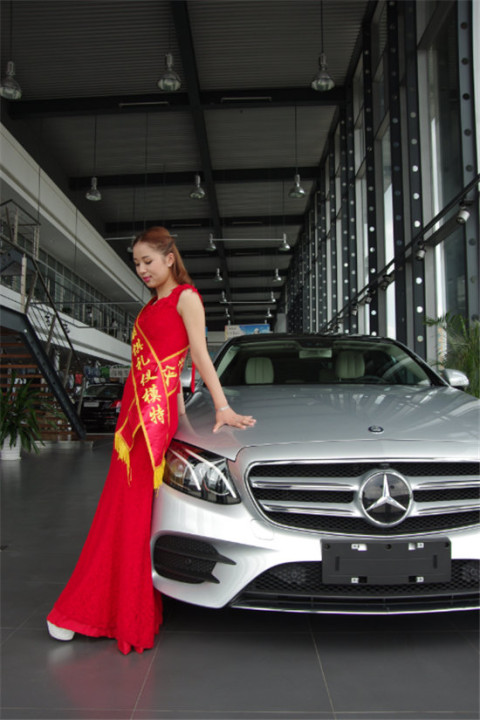 两90后女孩的模特路