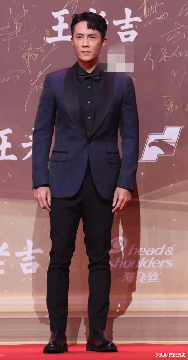 ���Ӿ����ʢ��: �����۷���ò���˾�̾, Фս�����������, �����������ٹ�â����!