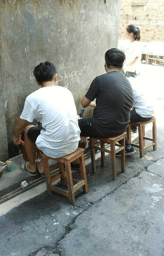 中学停水2个月, 学生无水洗澡洗衣服冲厕所 网友: 祝早日倒闭