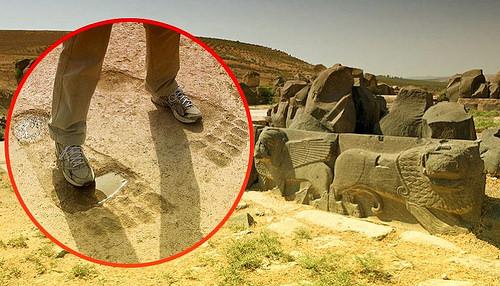 阿努纳奇的记号? 艾因达拉神庙前的巨大脚印让学者们无法解释