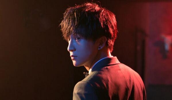 刚宣布和前妻复婚便遭前女友爆猛料 薛之谦人