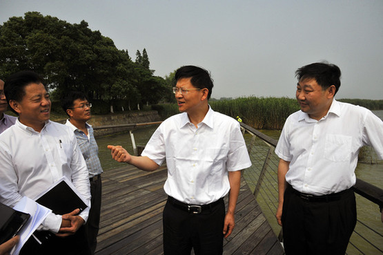 保障水源地水质安全 李亚平调研太湖安全度夏工作