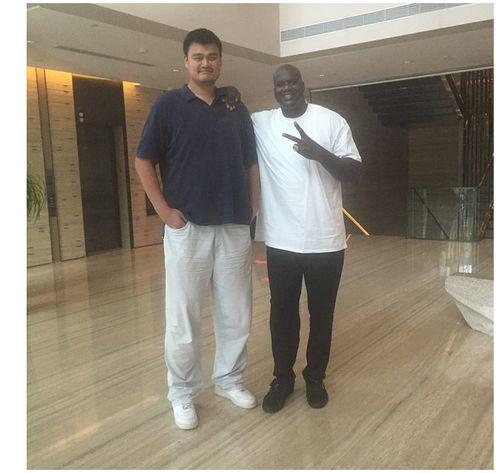 姚鲨首次对决, 姚明大帽奥尼尔5次, 赛后奥胖