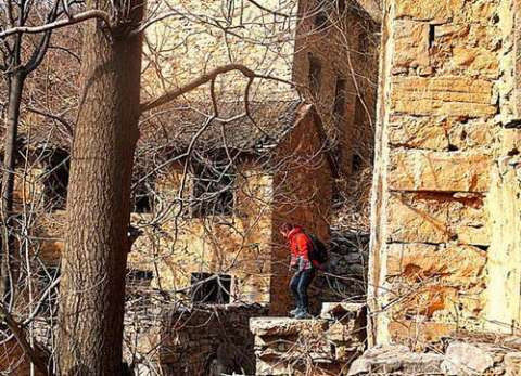 "封门村"因有"封门决户之意",即男人娶不得媳妇,女人不生孩子.