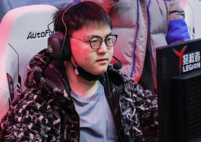 火狐开播硬刚RNG, 另一位ad及教练也对线老东家, 联赛方已经介入