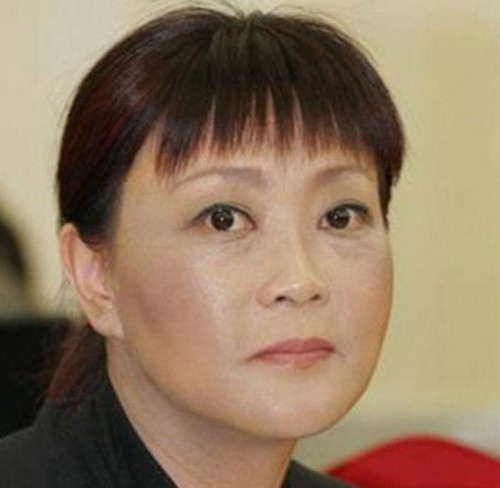 她是春晚常客 前夫劈腿离婚暴瘦30斤现竟混的如此心酸