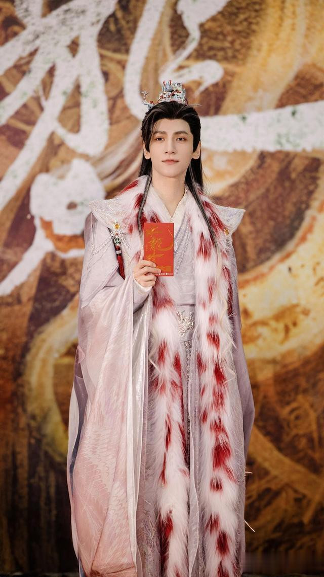 �߲���������װ������, Фս��������������������������ڴ�˭?