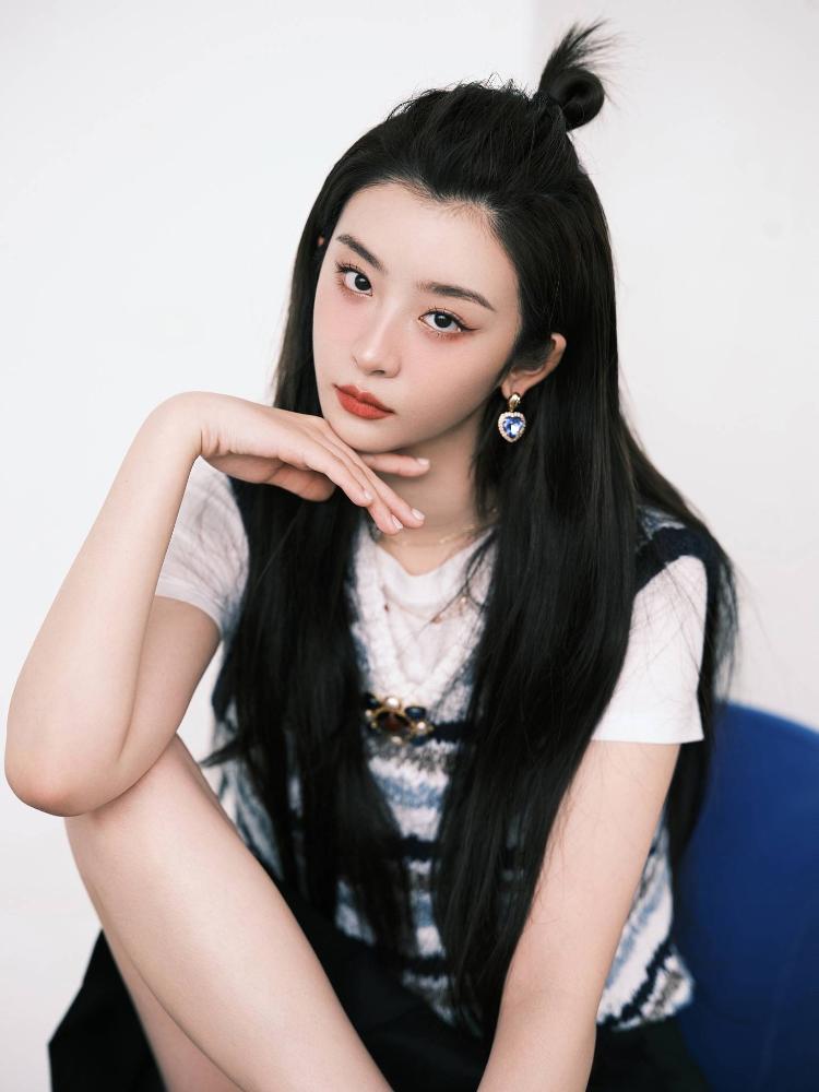 赵小棠穿短裙似女学生 少女感十足_zzd_学生时代