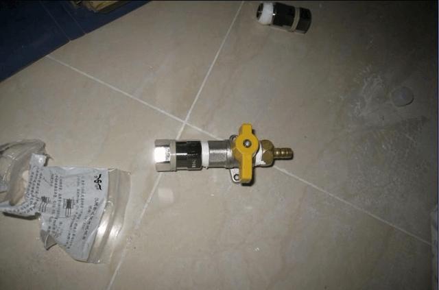 业主胆子不小, 装修为了省钱找师傅私改燃气管, 这法子安全吗?