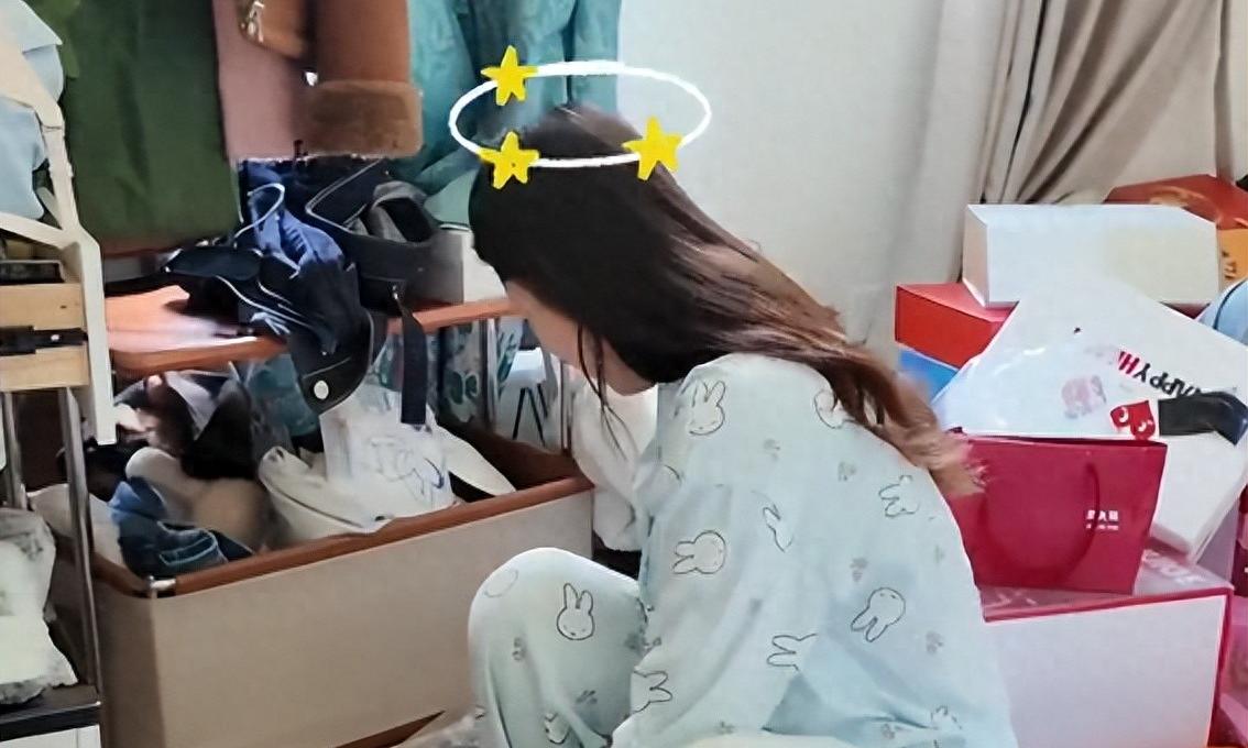 张家齐卡全在妈手：退役独居老破小，想理财被拒，积蓄到底哪来的