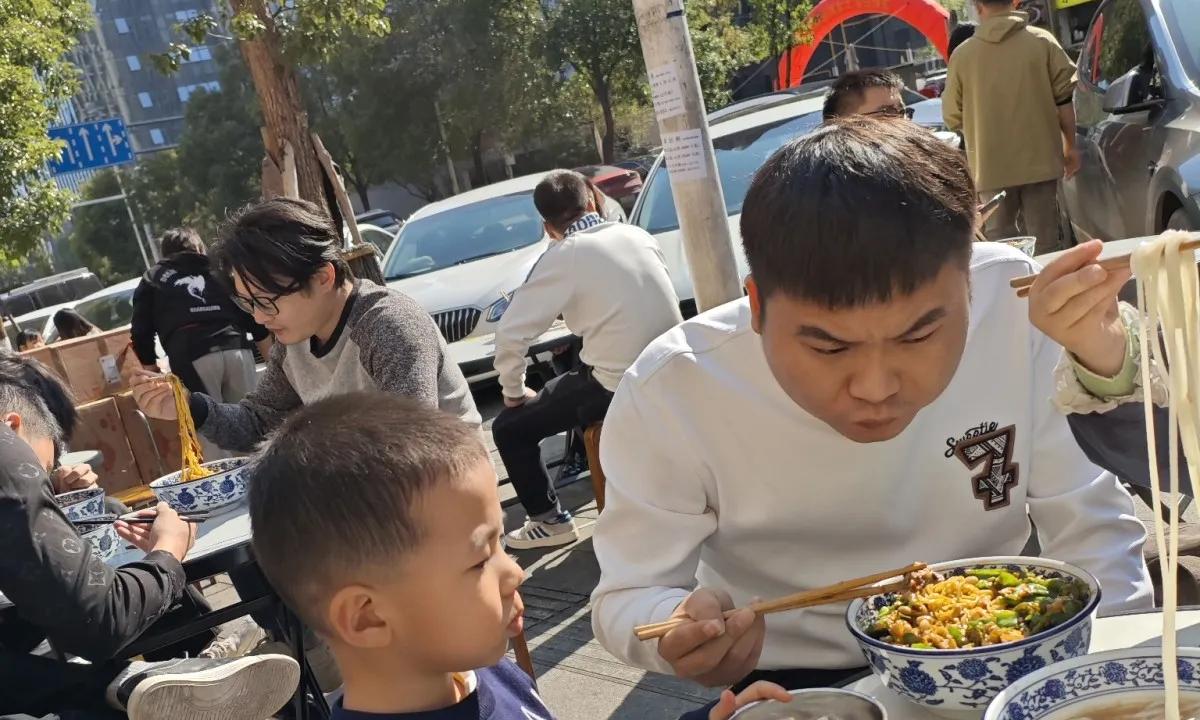 错单变热搜！汕头老板靠“泥嚎”道歉，听劝上架同款套餐