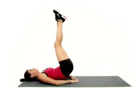 (4)垂直举腿:这项运动主要是针对下腹部的.