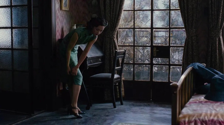 ��Ӱ��ɫ�䡷: Ů��, �����׸ж�