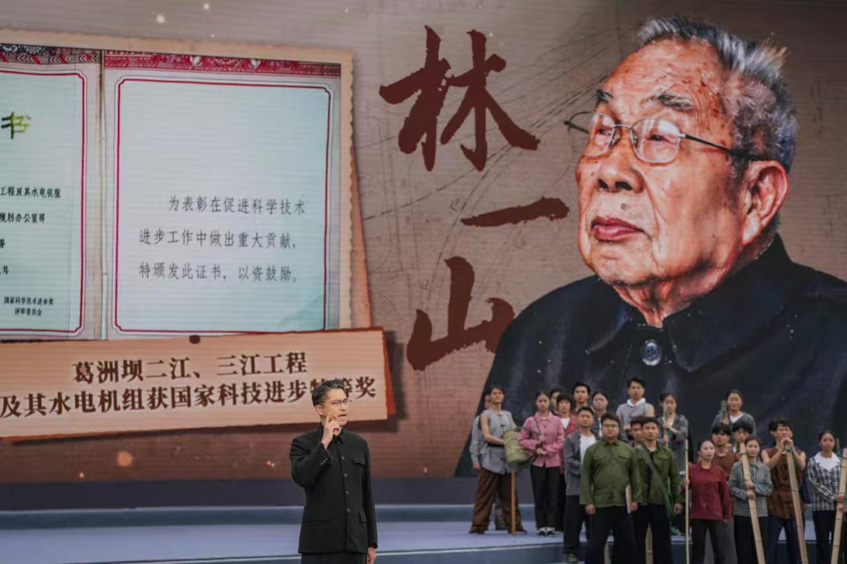 一代人搭梯，一代人登峰