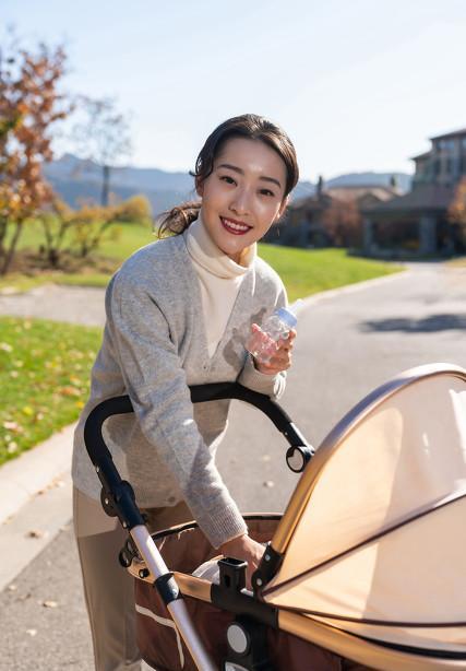 妻子要丁克, 丈夫和她离婚, 女人再婚后生下儿子, 刺痛前夫的心_zzd
