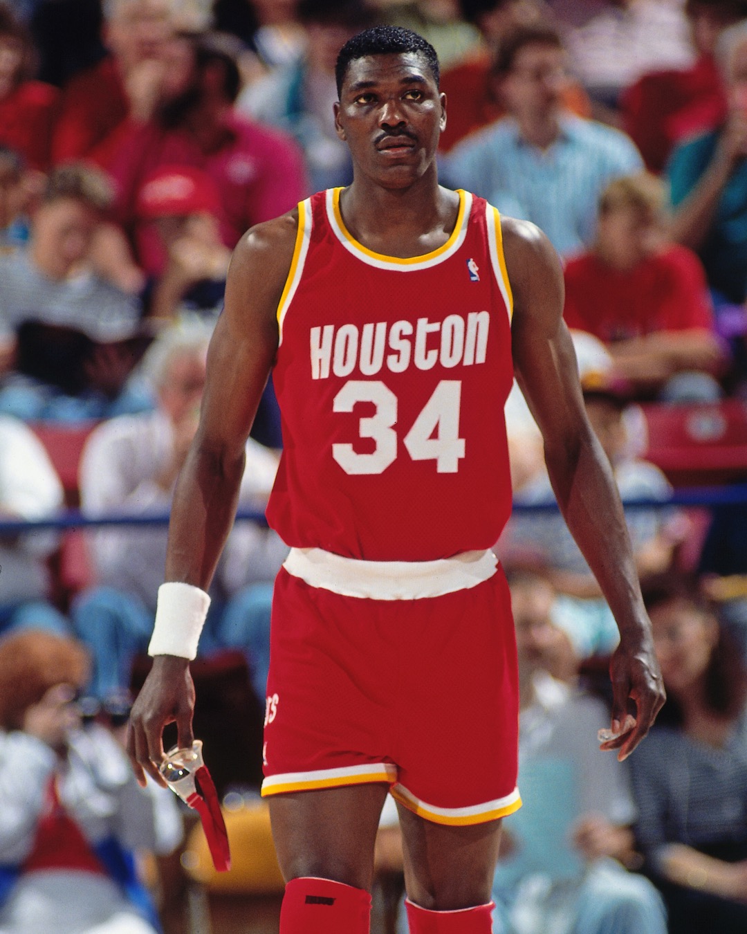 过总冠军的男人,在奥尼尔进入联盟之前,奥拉朱旺一直是联盟最强的中锋