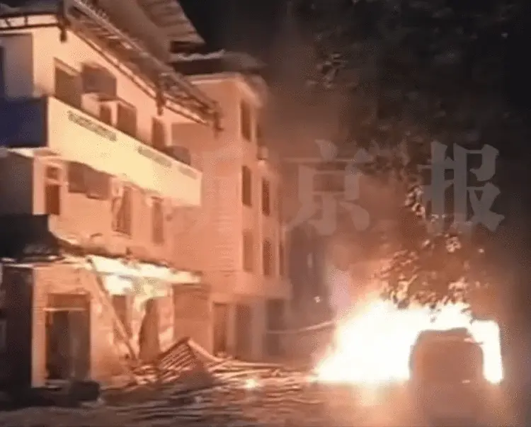 广西爆炸致7死 居民曾听到两次爆炸声
