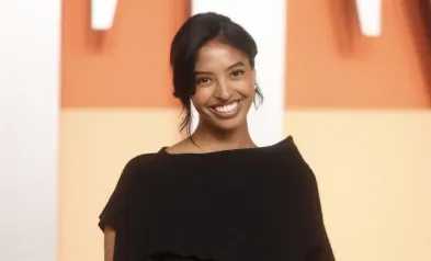 维密首秀！科比大女儿娜塔莉亚登台，戴妹妹项链走秀