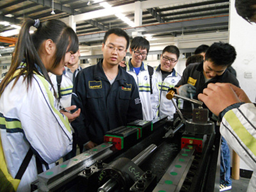 用一个小零件考察高职生多项技能水平