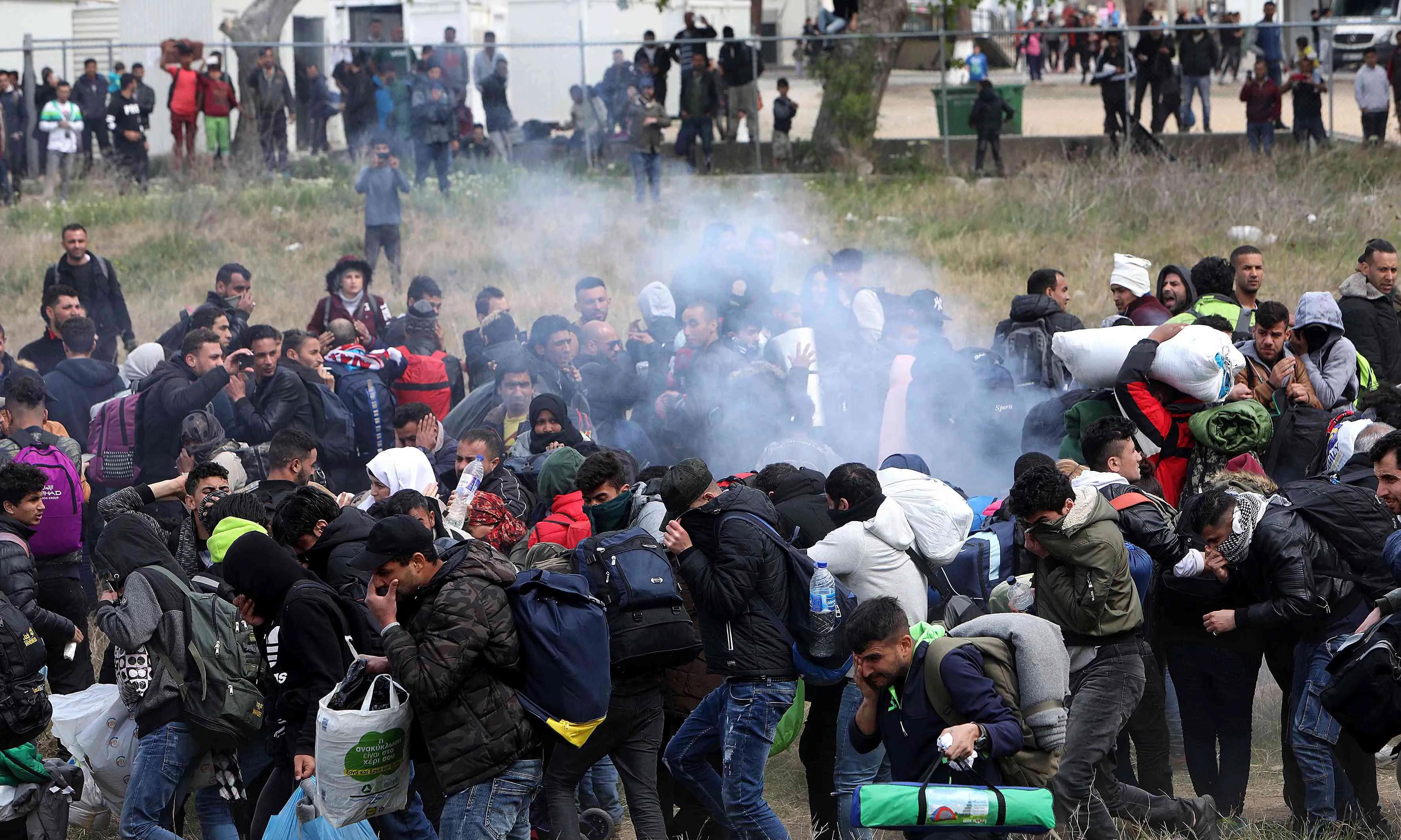 欧洲多国爆发抗议！法国55万人上街，马克龙：绝不容忍暴力