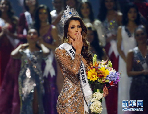 大赛总决赛30日在菲律宾首都马尼拉举行,24岁的法国模特伊丽丝·米特