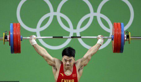男举85公斤级决赛田涛摘银 小伙子很棒!