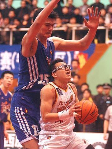中国最矮的篮球运动员图片