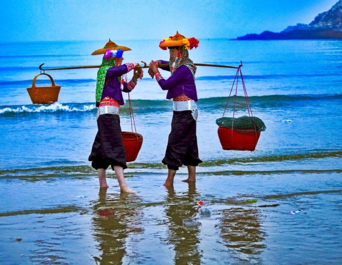 大岞的惠安女服饰风情奇特,成为崇武地区最具特色的人文旅游资源.