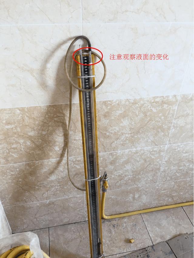 业主胆子不小, 装修为了省钱找师傅私改燃气管, 这法子安全吗?