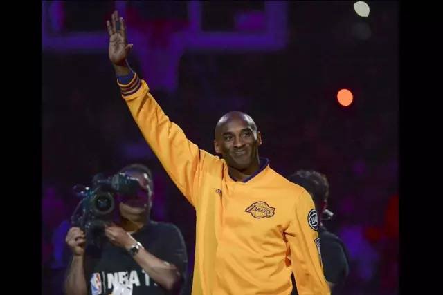 图为赛前 科比告别仪式