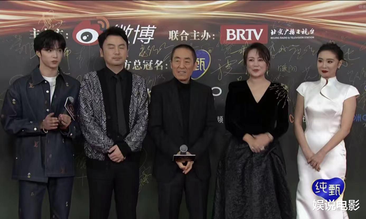 张艺谋赢麻了, 导演三部电影获奖, 新片获最受期待春节档电影