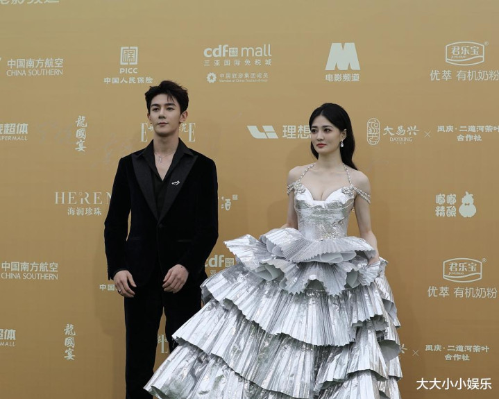 ��V����µķ�������: ����ں��ϵ����ʵ�Ӱ���ϵ�ʱ����ʾ(���ϵ����ʵ�Ӱ�ڼα�)