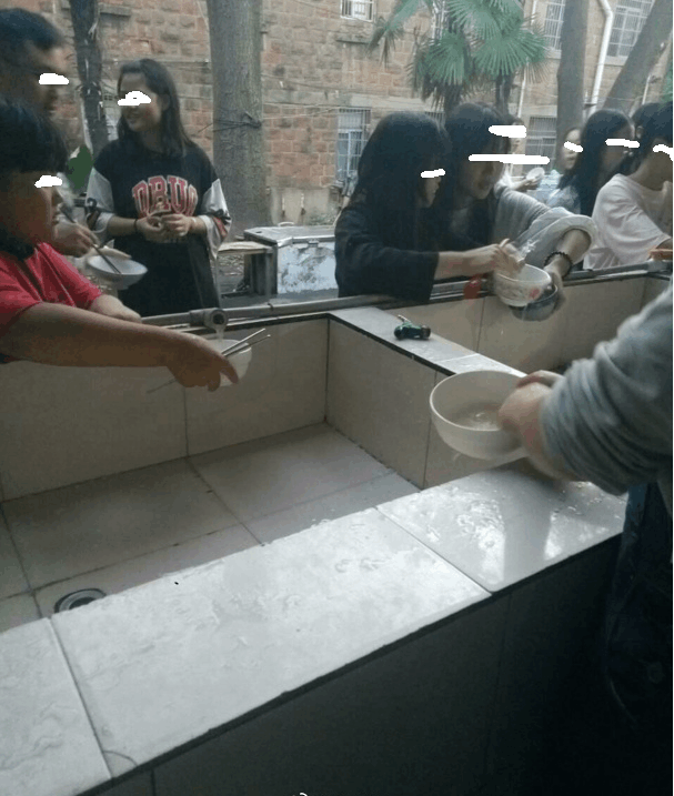 中学停水2个月, 学生无水洗澡洗衣服冲厕所 网友: 祝早日倒闭