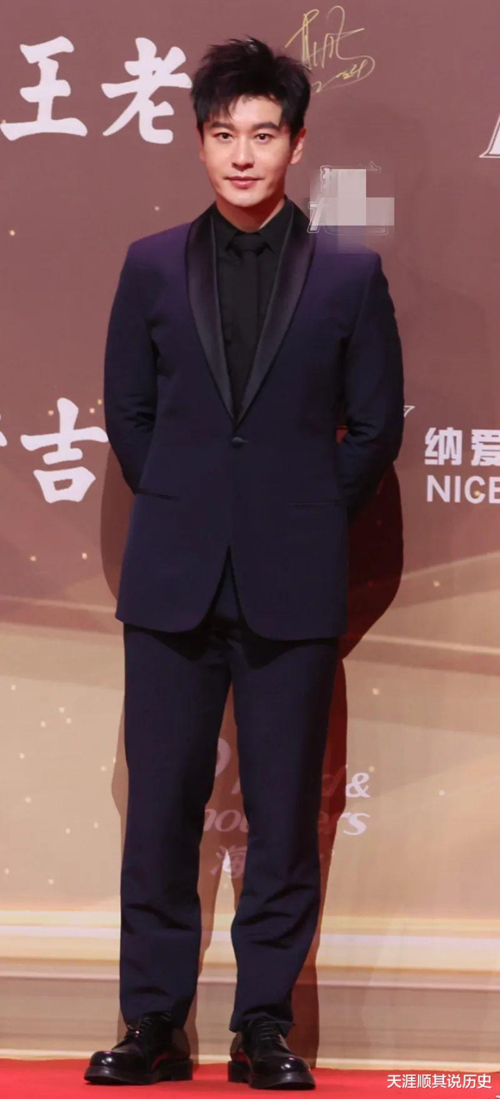 ���Ӿ����ʢ��: �����۷���ò���˾�̾, Фս�����������, �����������ٹ�â����!