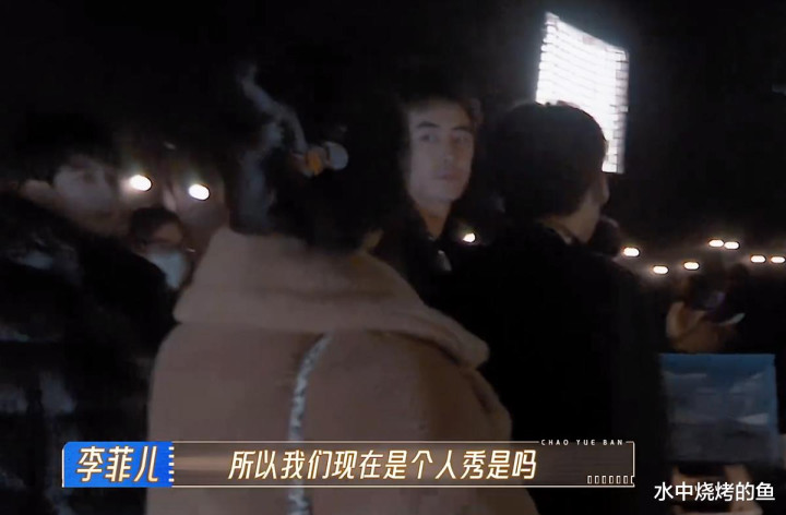 �����޳�Խ��2�����ֳ���������, ����ί��������������, ����һ�ߵ���������ƶ�